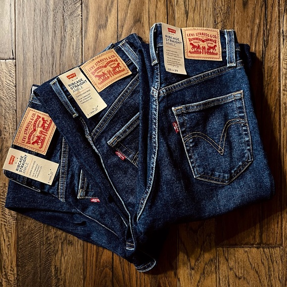 Levi’s Ribcage Straight Ankle Jeans - Picture 14 of 16
